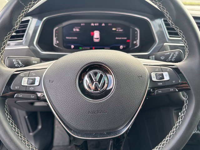 Used 2021 Volkswagen Tiguan SEL AWD/4WD image 31