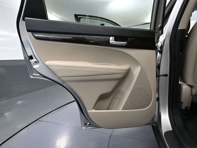 Used 2015 Kia Sorento LX image 32