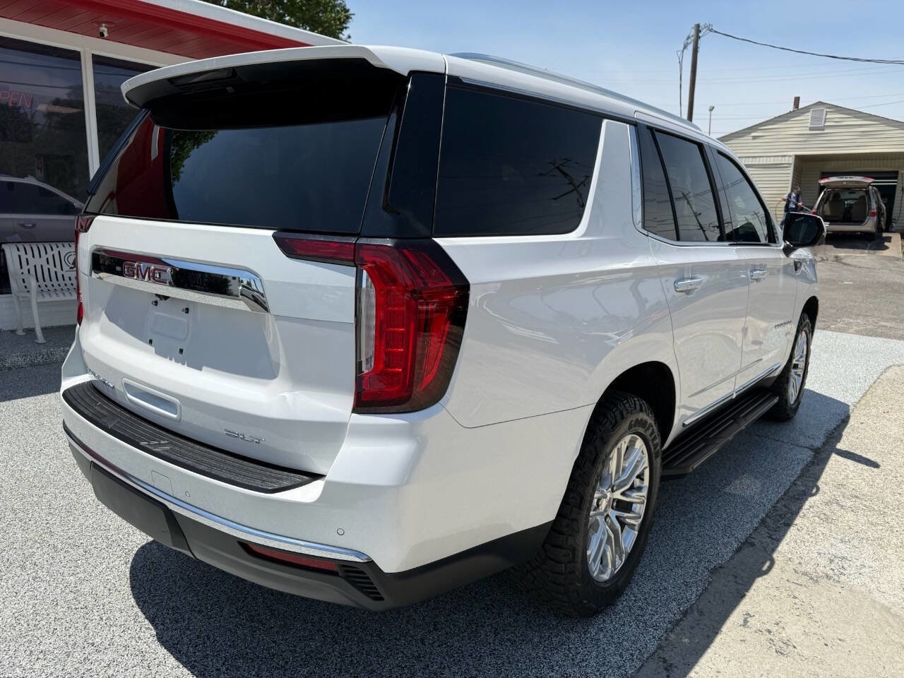 Used 2021 GMC Yukon SLT w/ SLT Luxury Plus Package AWD/4WD image 13