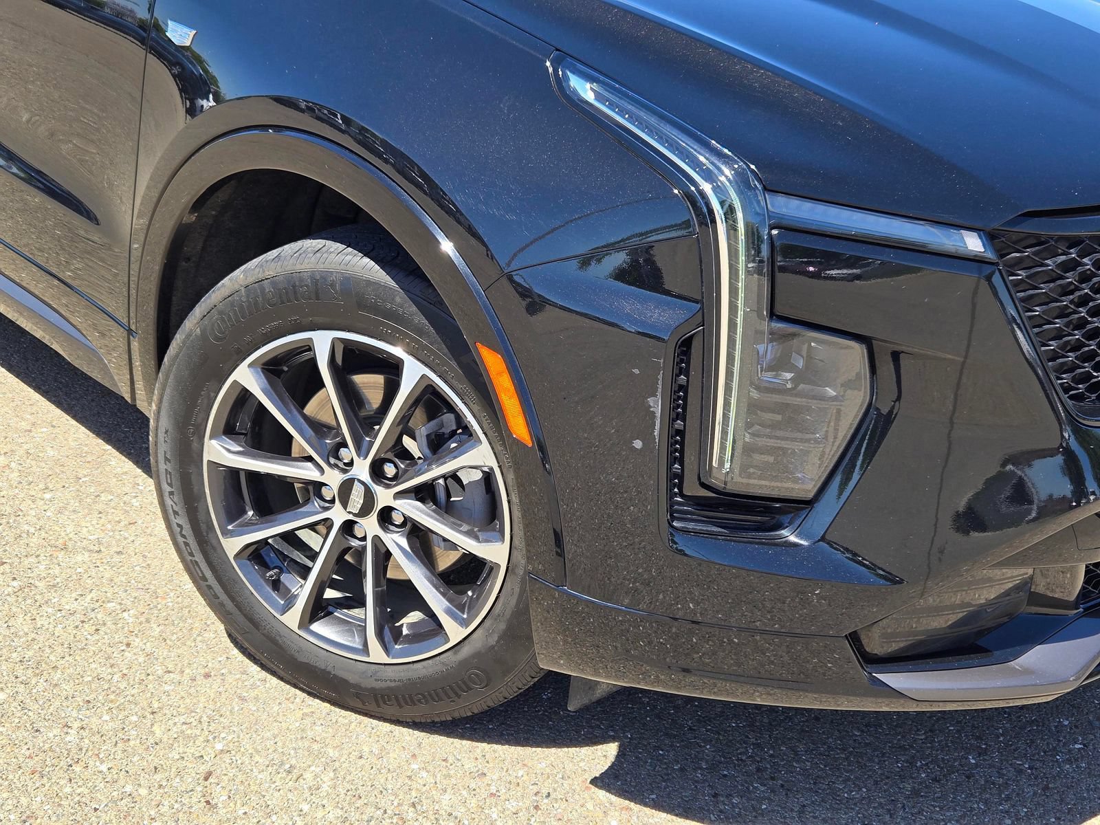 Used 2024 Cadillac XT4 Sport FWD image 2
