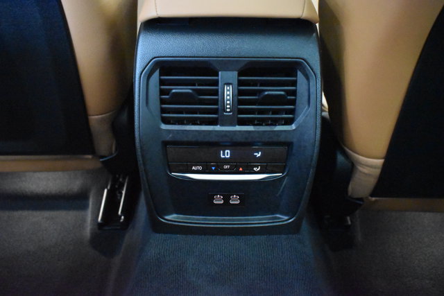 Used 2024 BMW 330i xDrive Sedan w/ Convenience Package AWD/4WD image 26