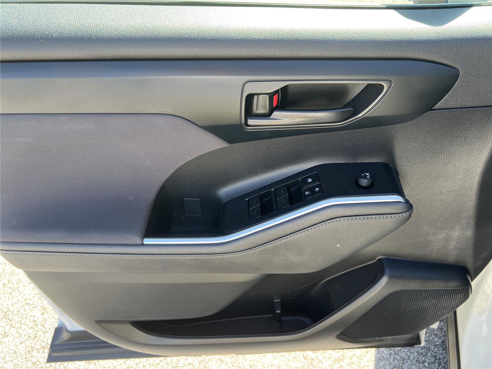 Used 2023 Toyota Highlander LE FWD image 22