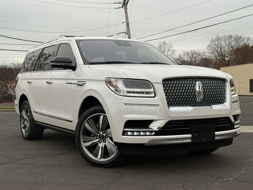 Used 2019 Lincoln Navigator Reserve image 2