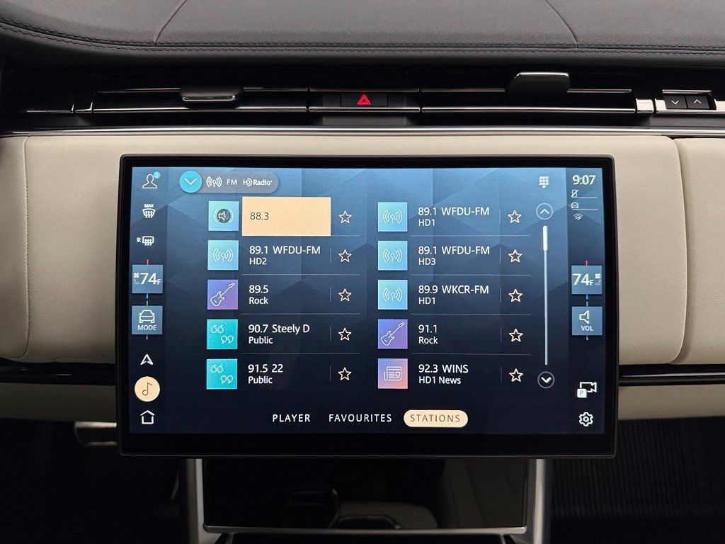 Used 2025 Land Rover Range Rover SE AWD/4WD image 15