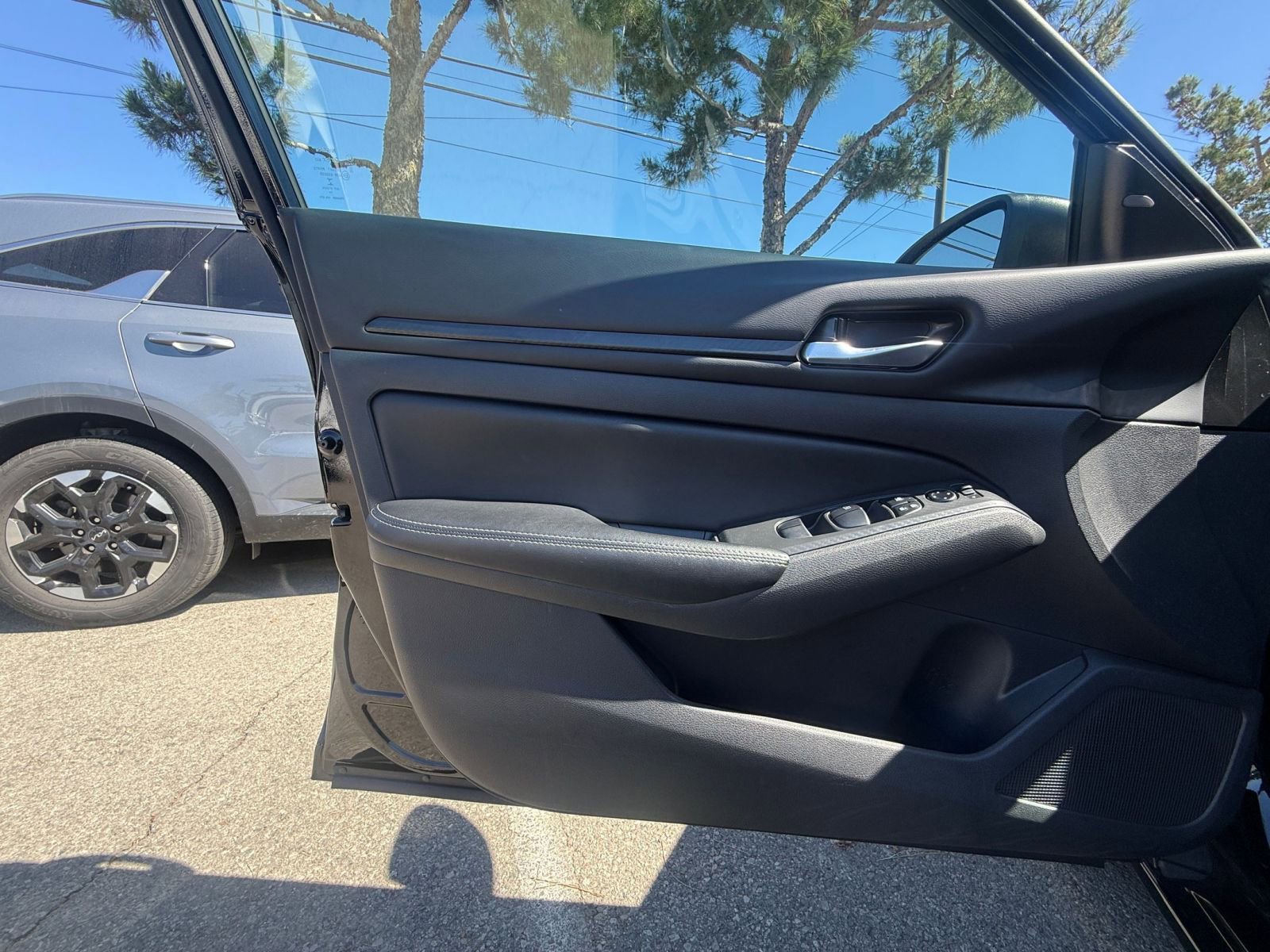Used 2025 Nissan Altima 2.5 SV FWD image 18