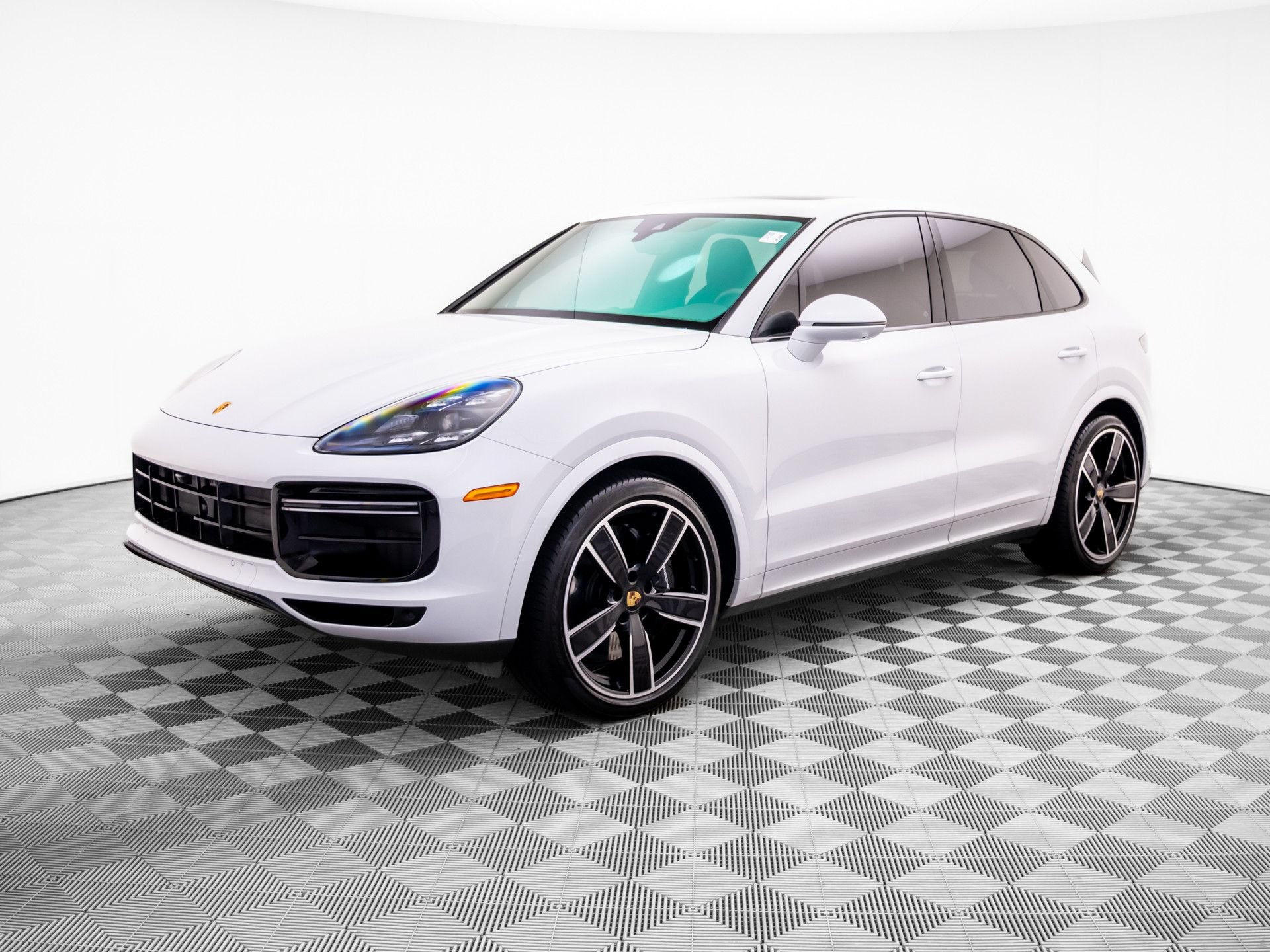 Certified 2023 Porsche Cayenne Turbo AWD/4WD image 1