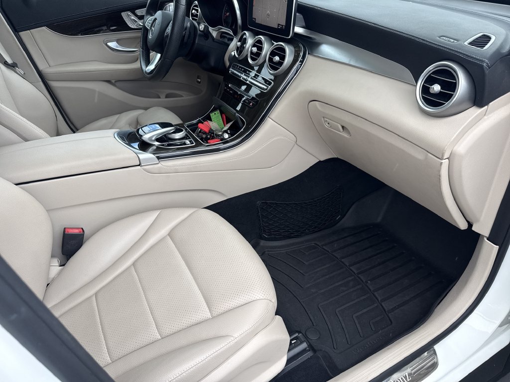 Used 2018 Mercedes-Benz GLC 300 4MATIC image 34