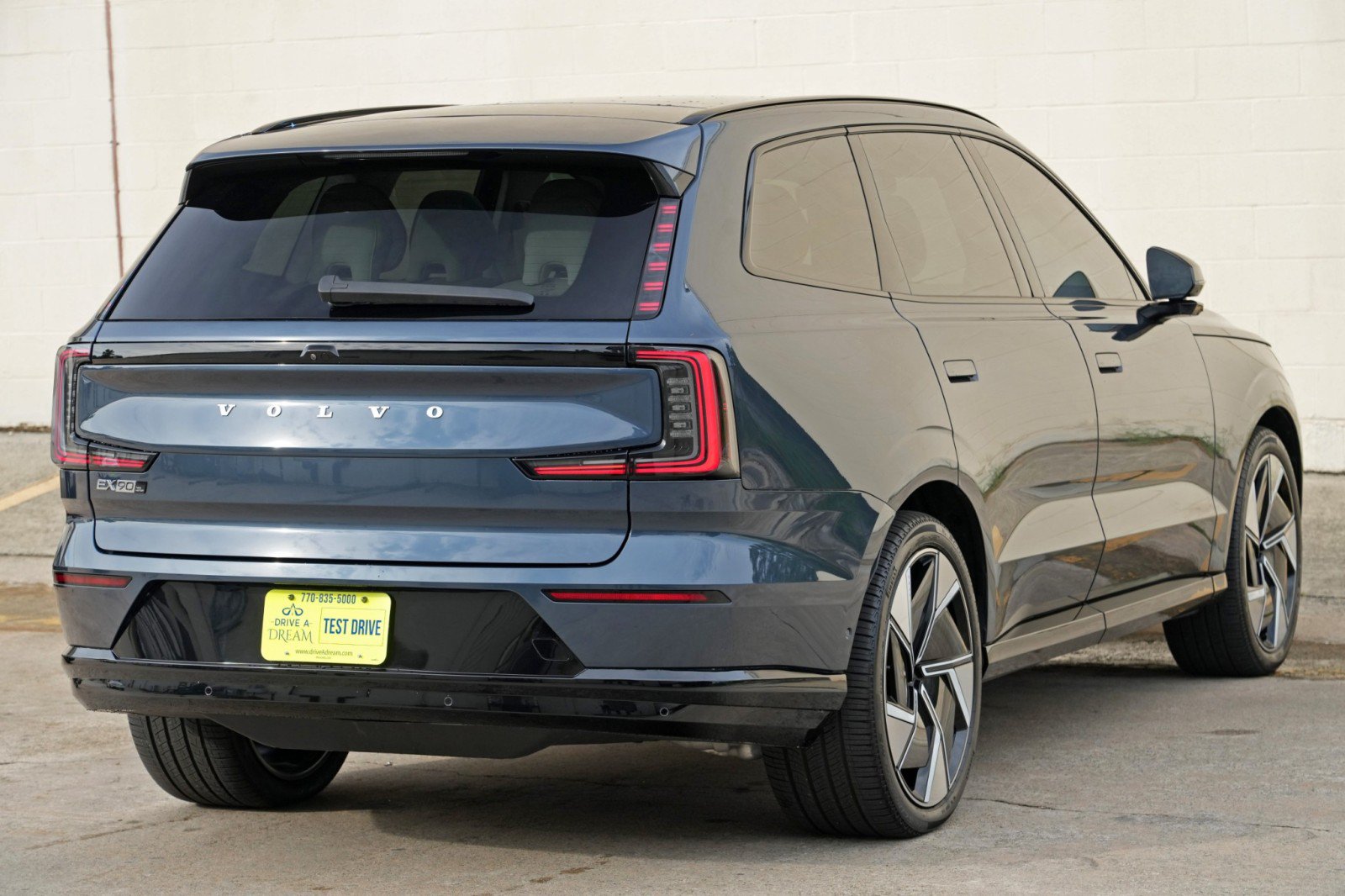 Used 2025 Volvo EX90 Ultra AWD/4WD image 53