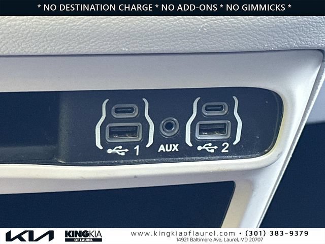 Used 2023 Chrysler Voyager LX FWD image 11