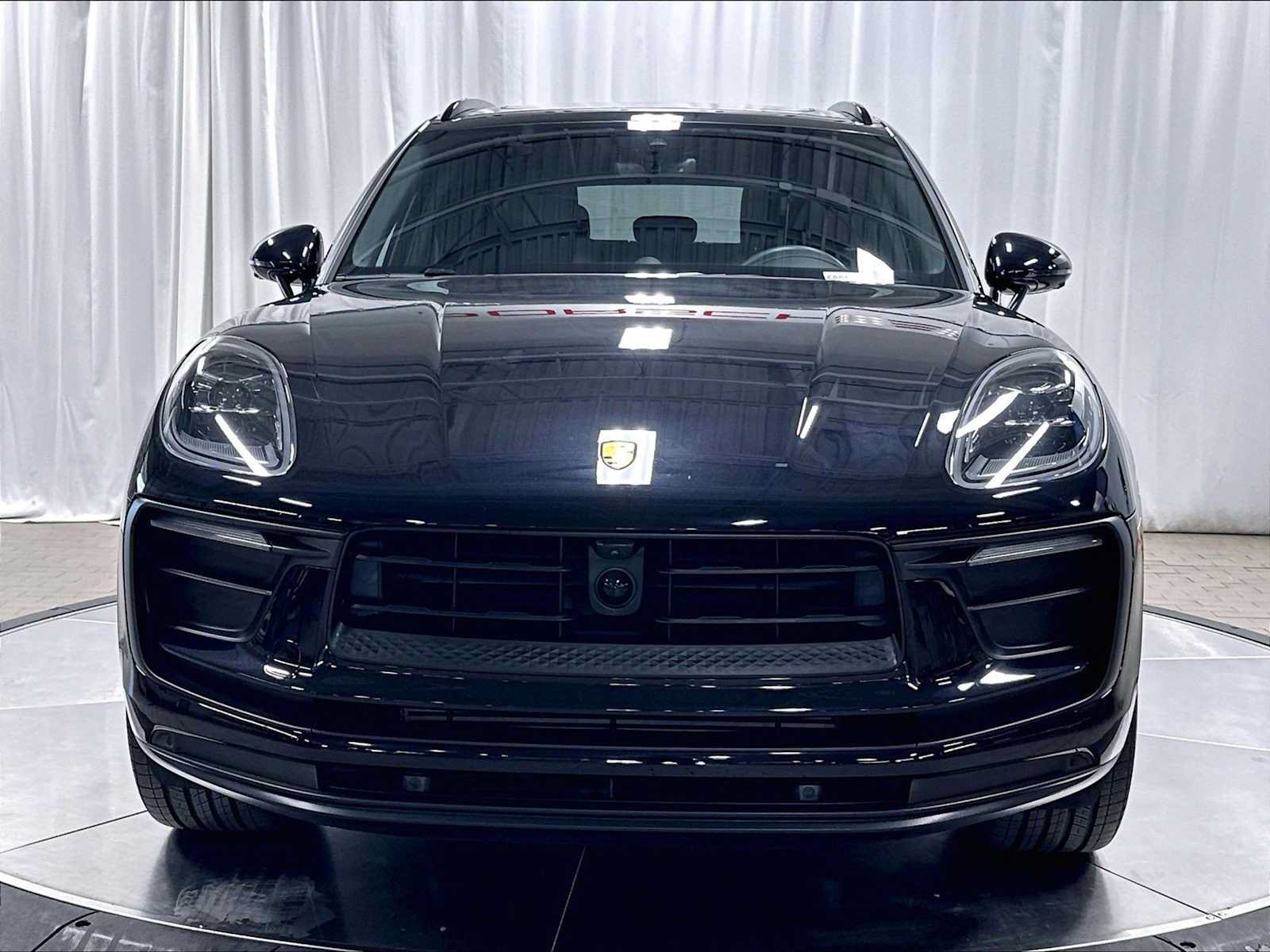 Used 2026 Porsche Macan AWD/4WD image 12