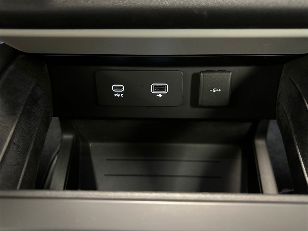 Used 2020 Land Rover Defender 110 SE image 19