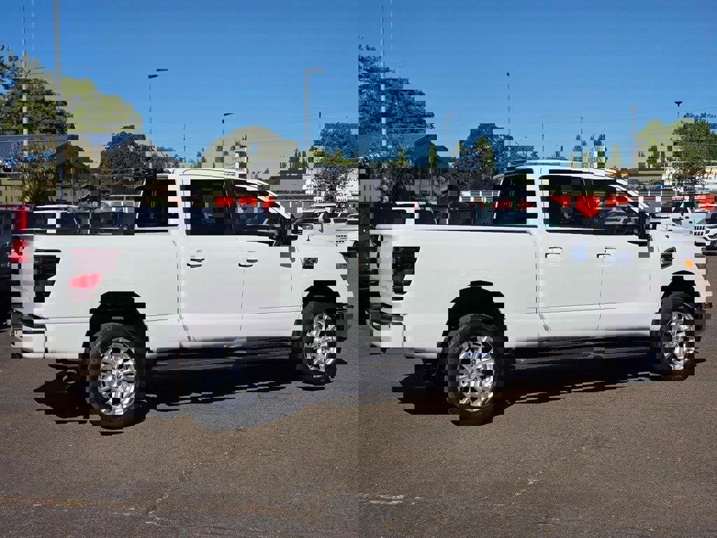 Used 2019 Nissan Titan SV w/ SV Convenience Package image 32