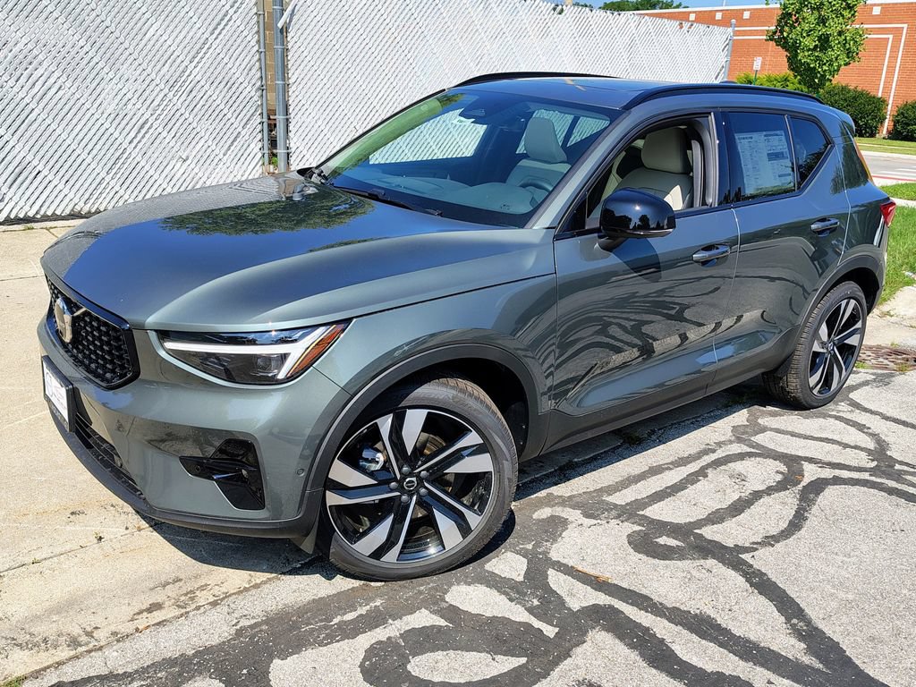 New 2026 Volvo XC40 B5 Ultra w/ Protection Package Premier AWD/4WD image 2