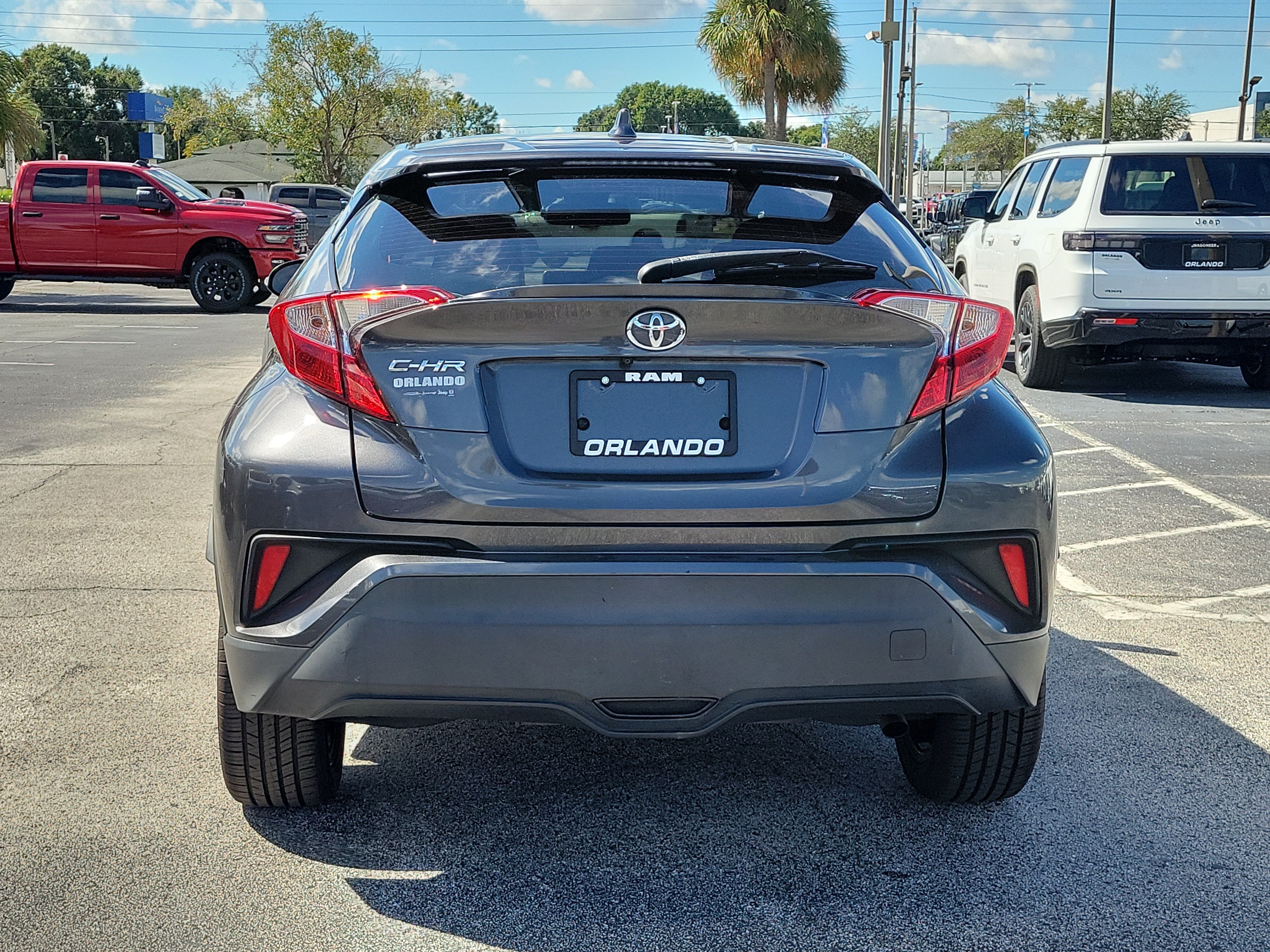 Used 2019 Toyota C-HR XLE FWD image 6