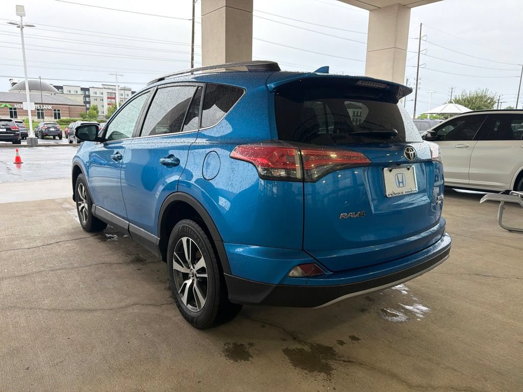 Used 2018 Toyota RAV4 XLE AWD/4WD image 3