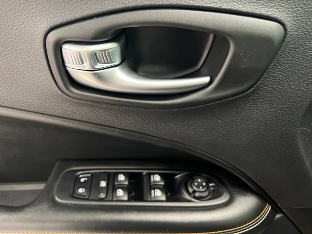 Used 2020 Jeep Compass Latitude w/ Cold Weather Group AWD/4WD image 19