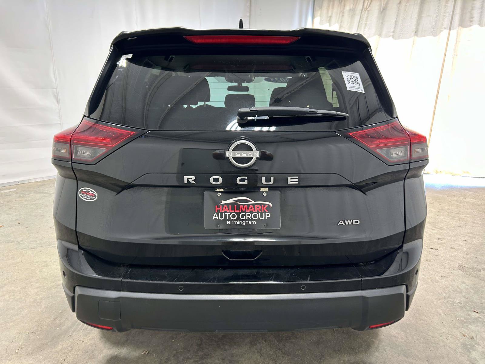 Used 2025 Nissan Rogue SV AWD/4WD image 3