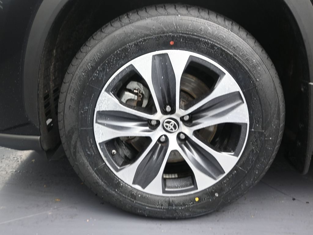 Used 2024 Toyota Highlander XLE image 9