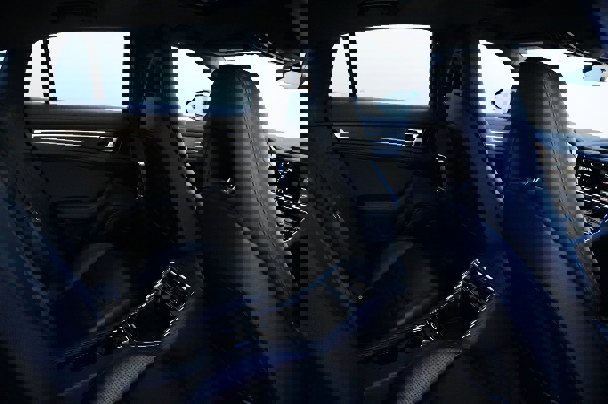 Used 2020 Porsche Panamera 4 image 20