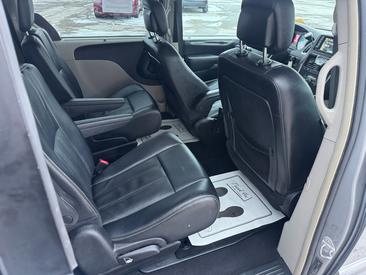 Used 2015 Chrysler Town & Country Touring w/ Driver Convenience Group image 13