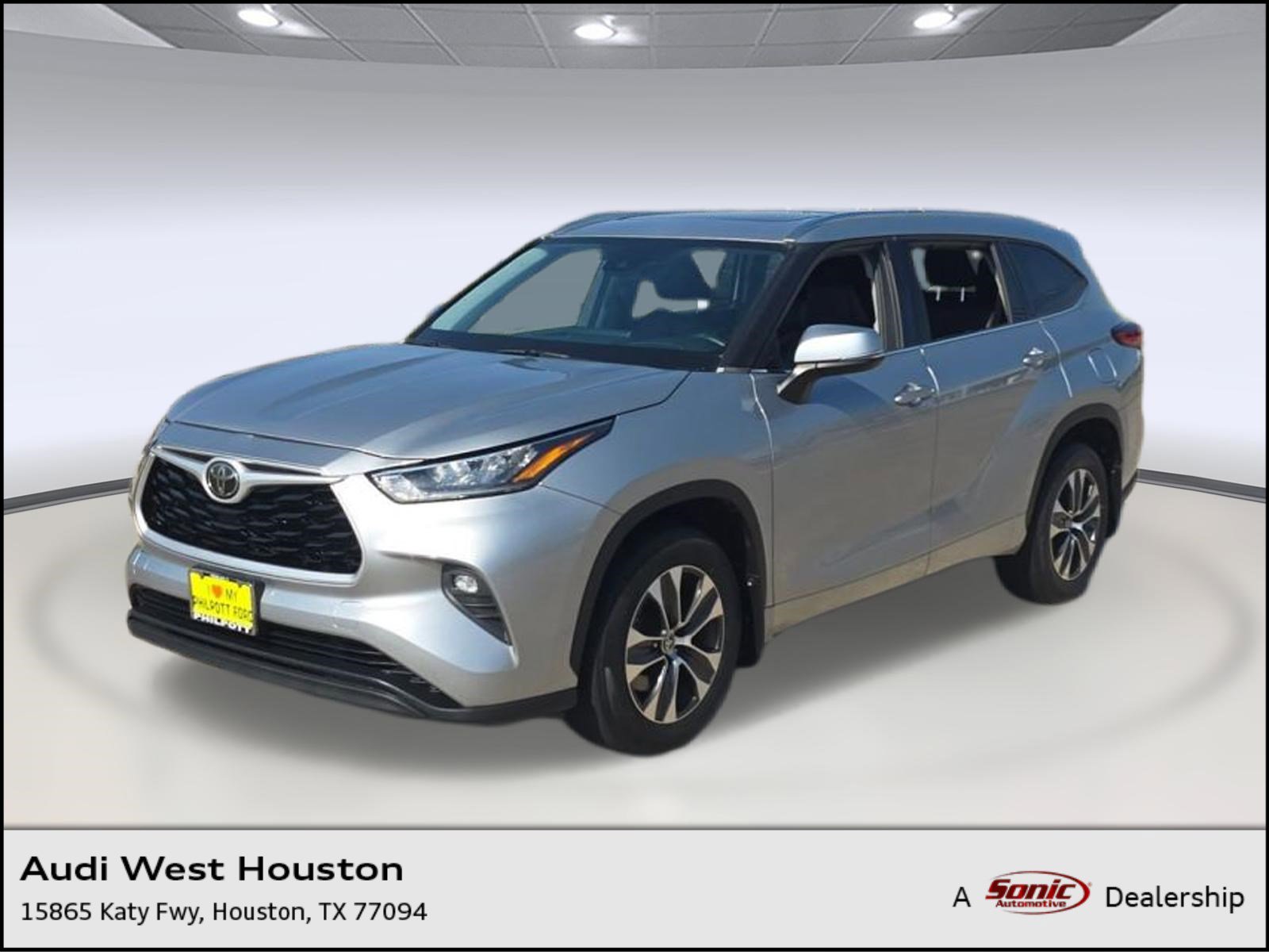 Used 2020 Toyota Highlander XLE image 1