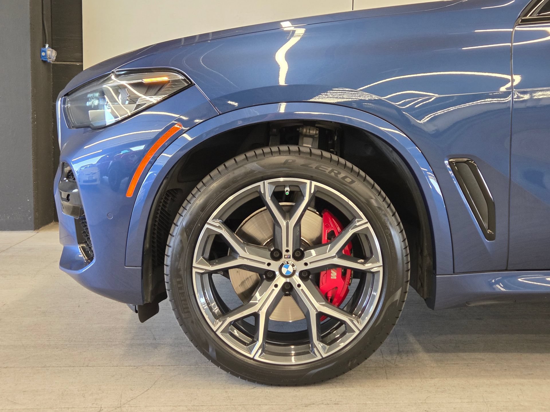 Used 2023 BMW X5 xDrive40i w/ M Sport Package AWD/4WD image 9