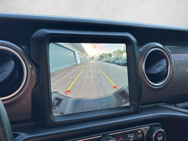 Used 2022 Jeep Gladiator Overland AWD/4WD image 12