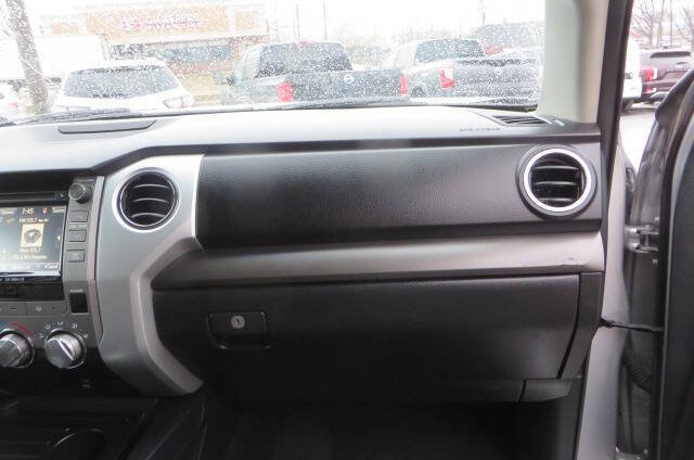 Used 2017 Toyota Tundra SR5 w/ SR5 Upgrade Package image 26