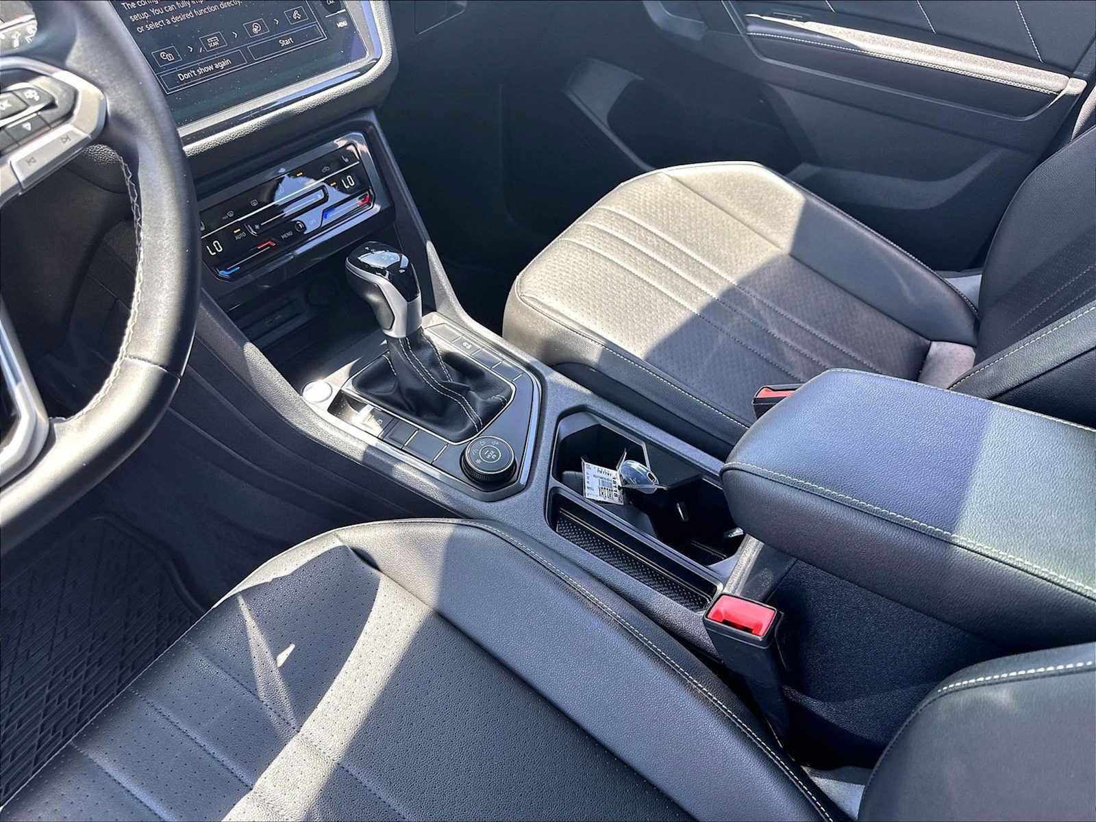 Used 2022 Volkswagen Tiguan SE AWD/4WD image 19