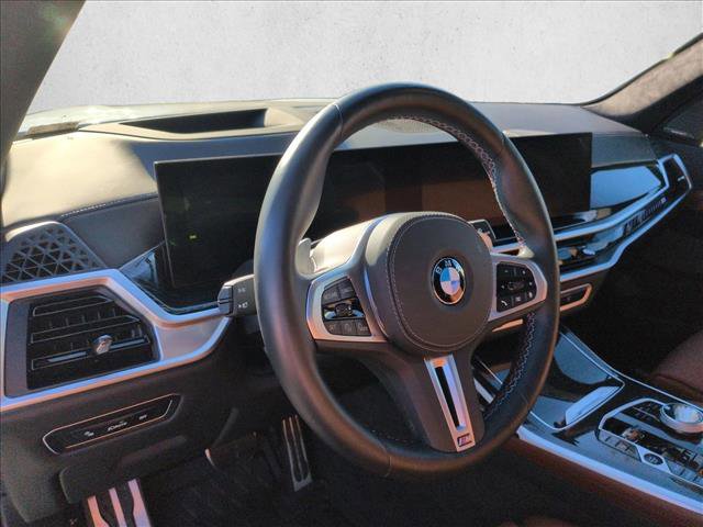 Used 2025 BMW X7 M60i image 10