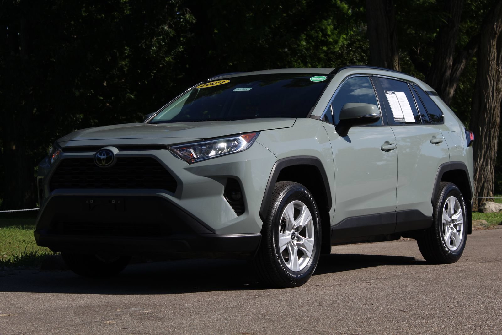 Used 2021 Toyota RAV4 XLE w/ Convenience Package AWD/4WD image 3