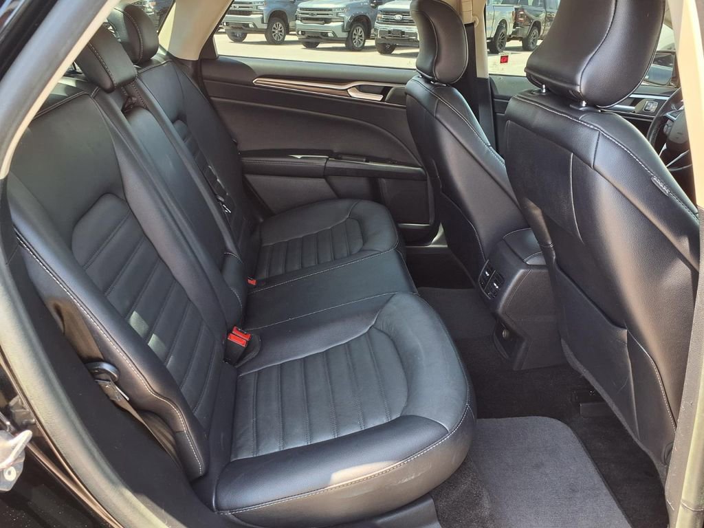 Used 2018 Ford Fusion SE w/ Fusion SE Technology Package FWD image 16
