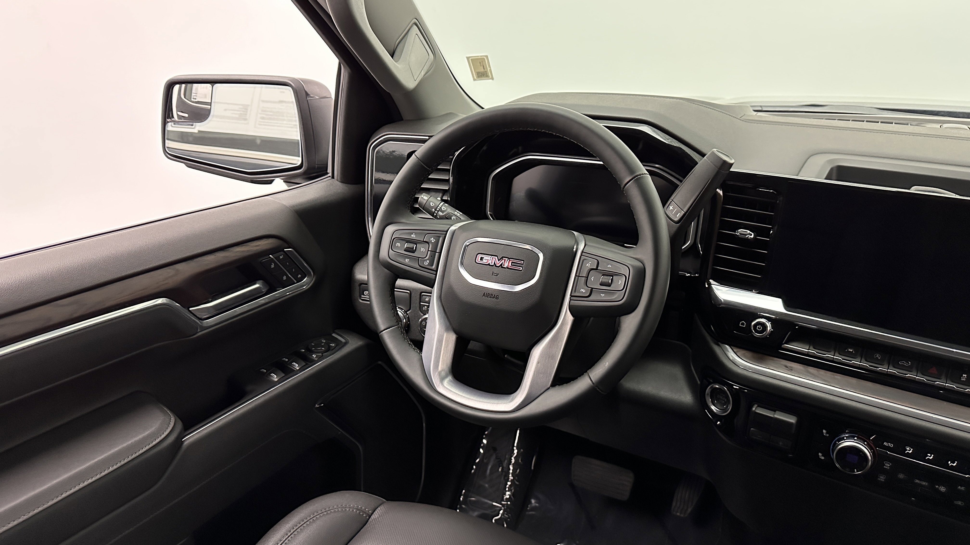 Used 2026 GMC Sierra 1500 SLT RWD image 27
