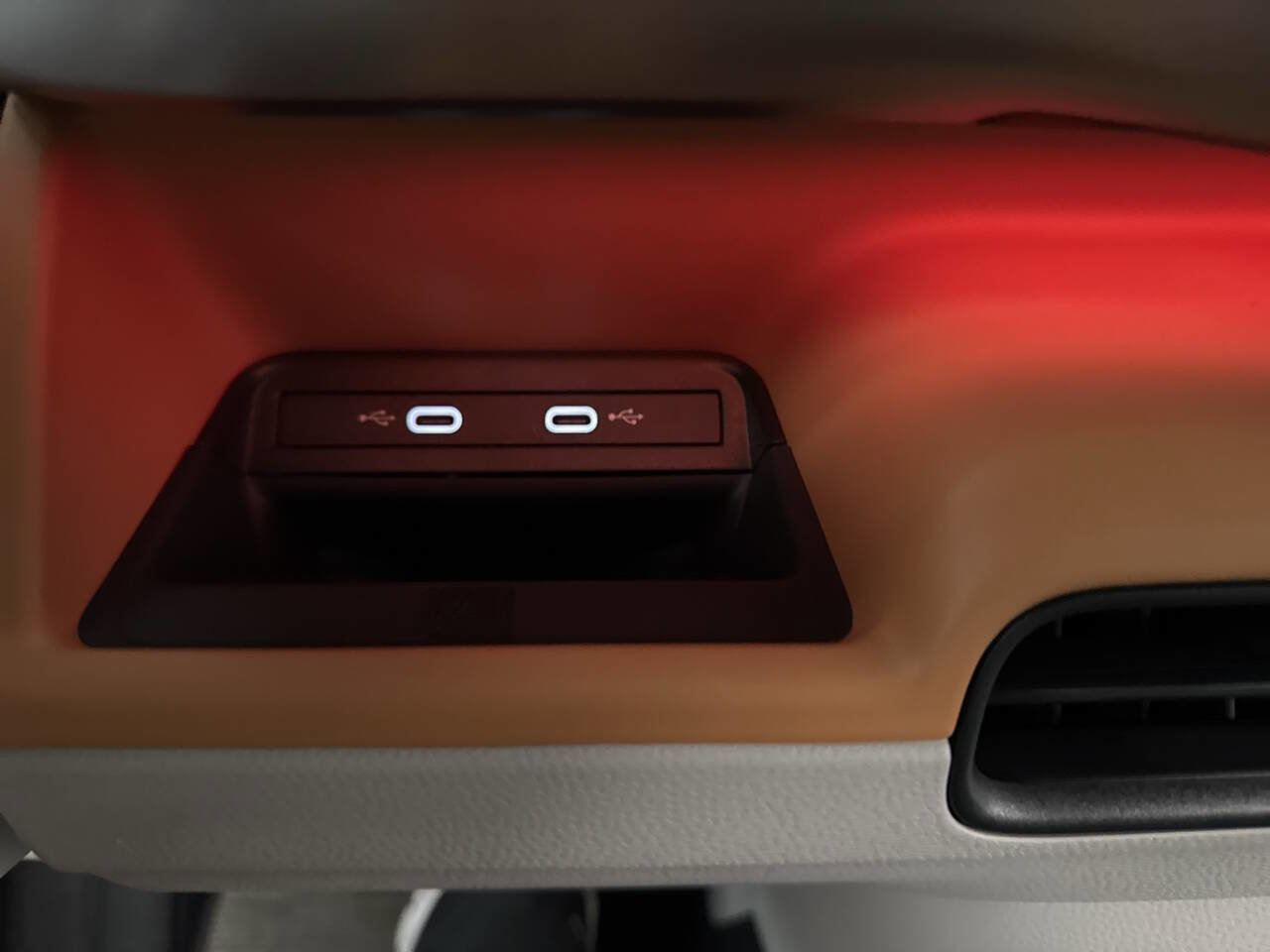 Used 2025 Volkswagen ID. Buzz 1st Edition image 23