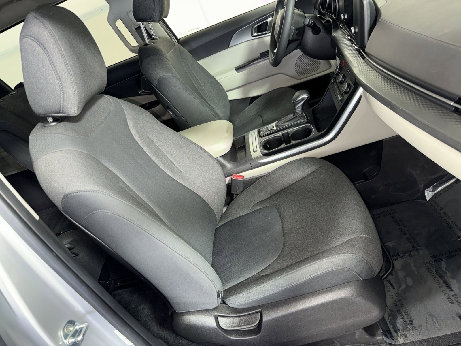 Used 2023 Kia Carnival LX image 26