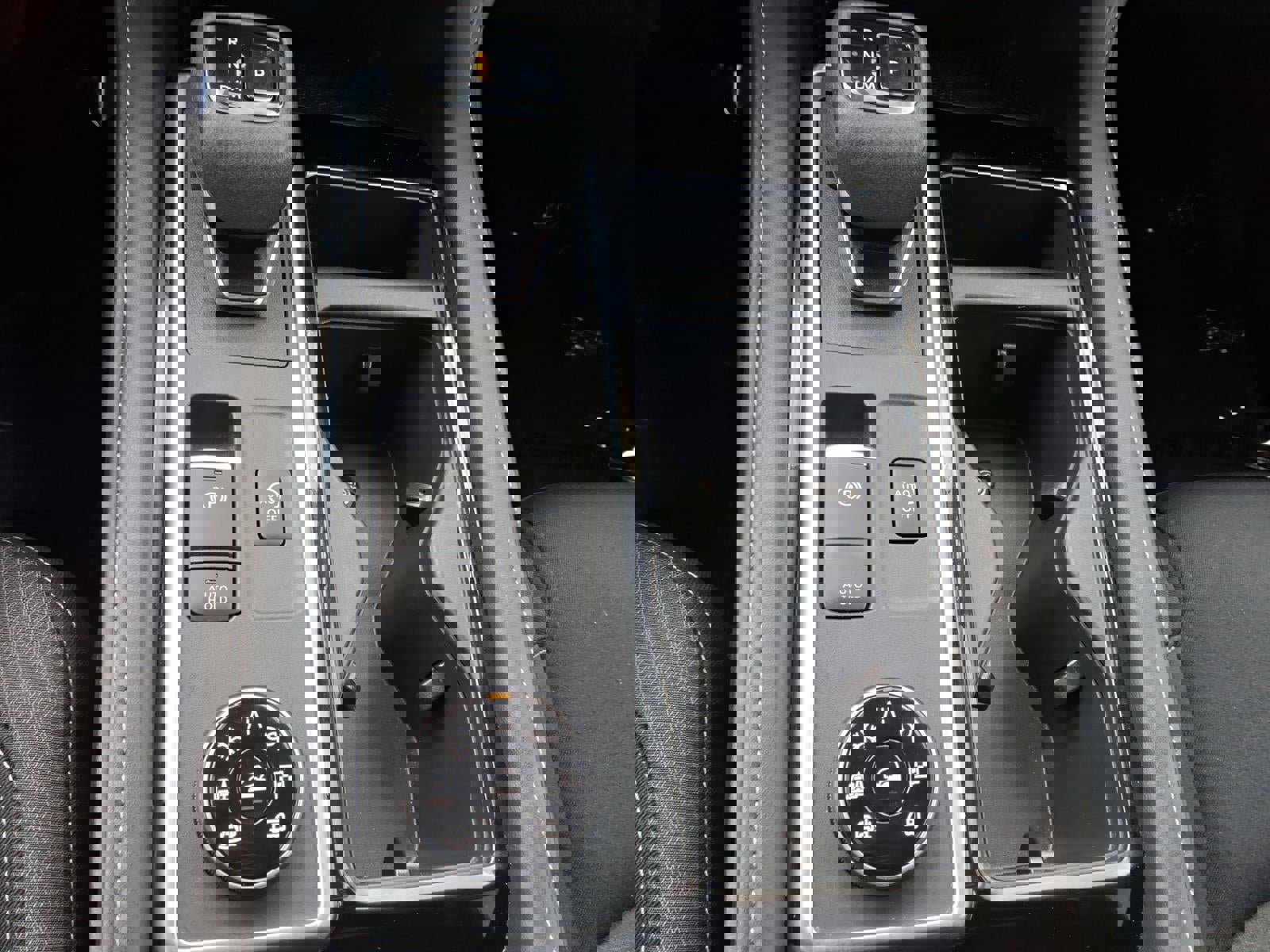 Used 2025 Nissan Pathfinder SV image 14