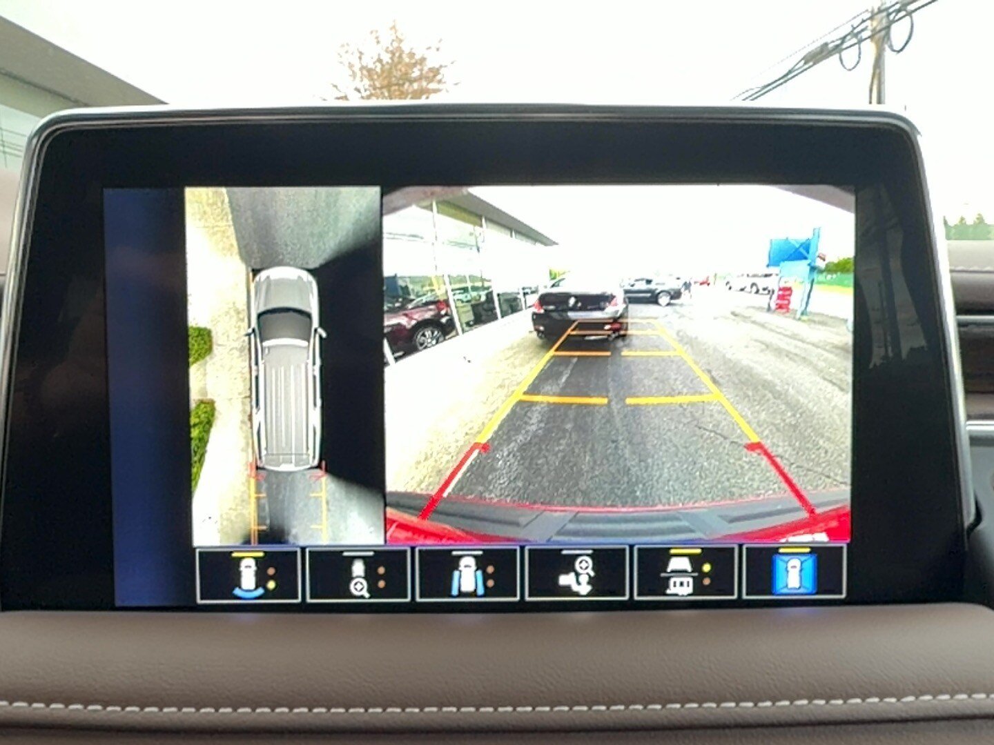 Used 2022 Chevrolet Suburban High Country w/ LPO, Illumination Package AWD/4WD image 12