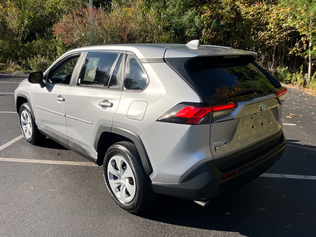 Used 2024 Toyota RAV4 LE AWD/4WD image 3