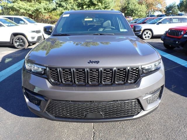 New 2025 Jeep Grand Cherokee Altitude image 8
