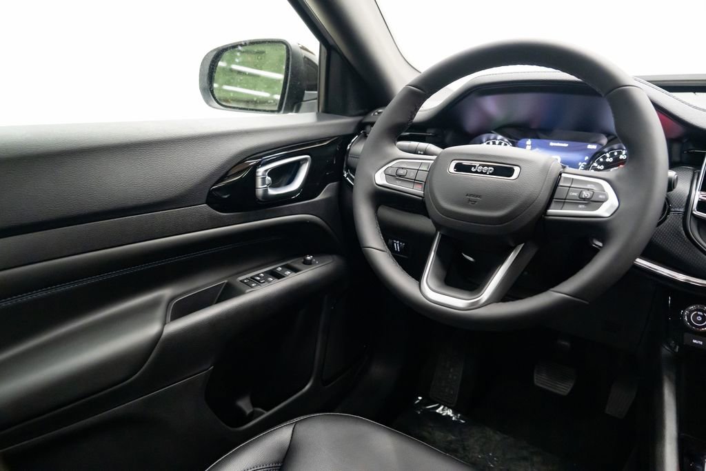 New 2026 Jeep Compass Latitude image 11