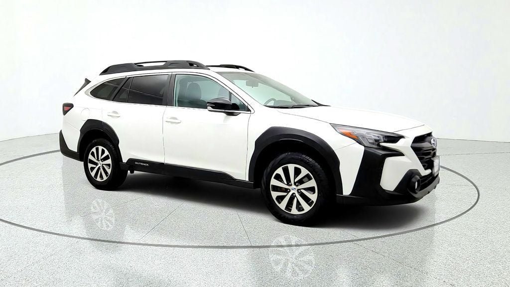 Used 2025 Subaru Outback Premium AWD/4WD image 3
