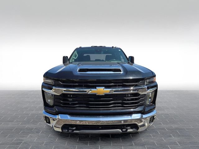Used 2025 Chevrolet Silverado 3500 LT w/ Safety Package AWD/4WD image 2
