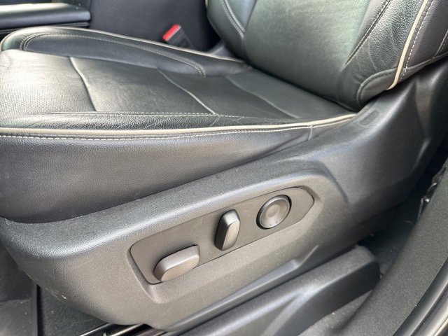 Used 2021 Chevrolet Suburban Premier w/ Premium Package image 6