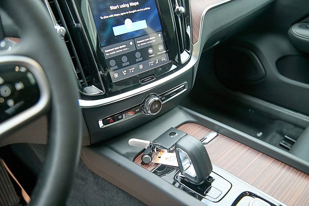 New 2026 Volvo V60 B5 Cross Country Plus w/ Climate Package image 16
