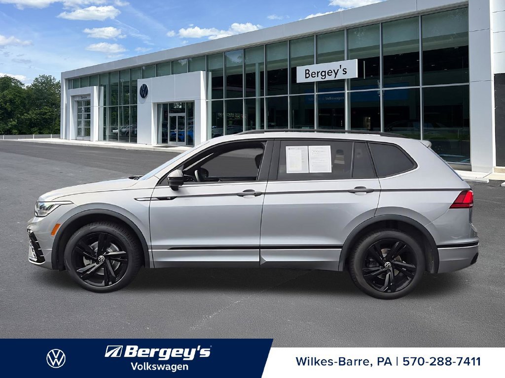 Certified 2024 Volkswagen Tiguan SE R-Line AWD/4WD image 18