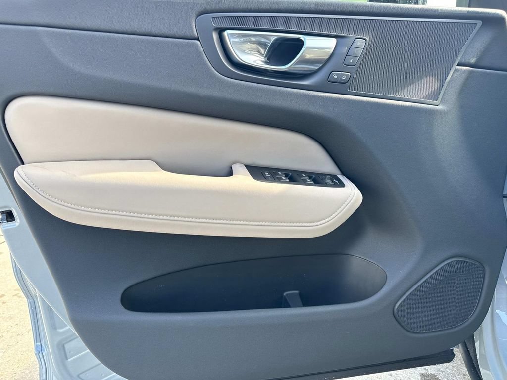 New 2026 Volvo XC60 B5 Core AWD/4WD image 24