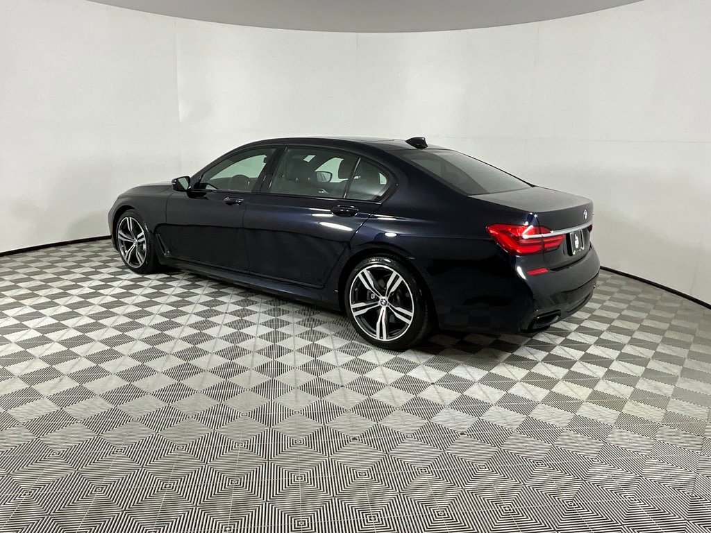 Used 2019 BMW 750i image 3