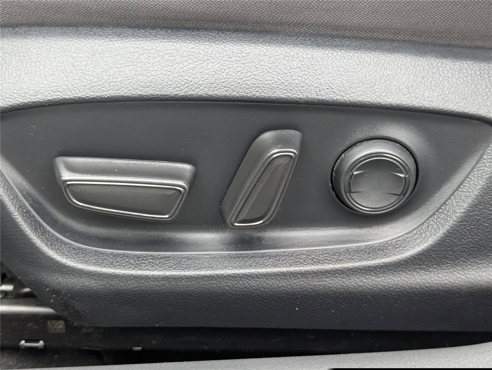 Used 2023 Toyota Camry LE image 19