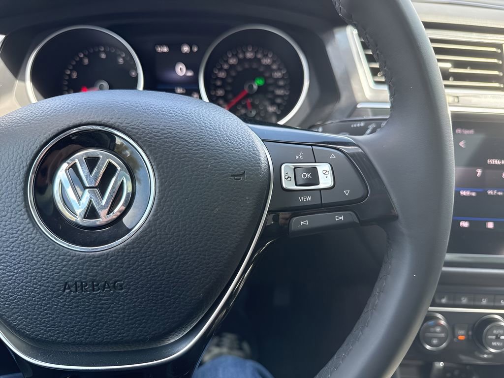 Used 2020 Volkswagen Tiguan SE w/ Panoramic Sunroof Package image 13