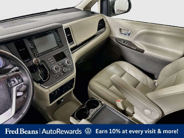 Used 2018 Toyota Sienna XLE Premium FWD image 30